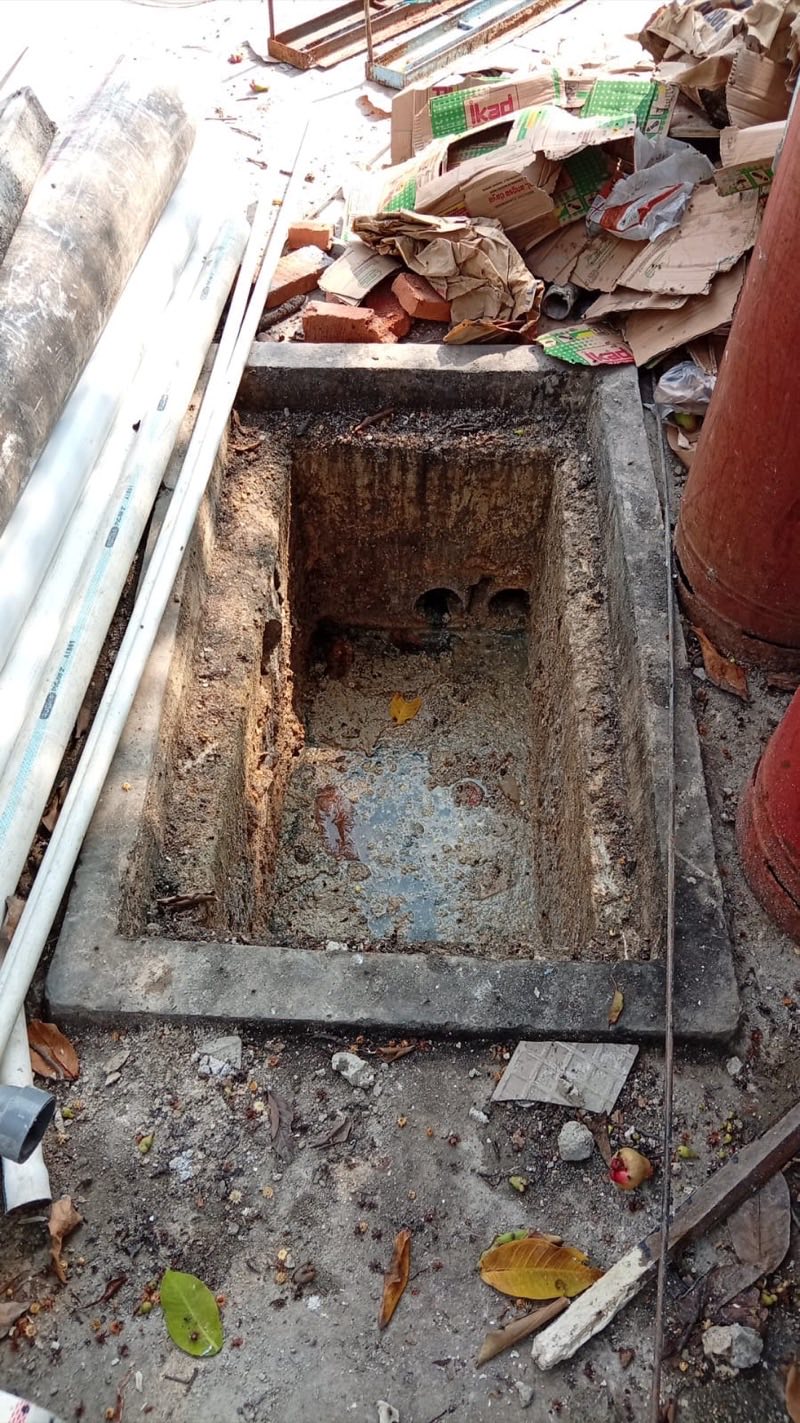 Kondisi bak septic tank setelah dikuras bersih oleh tim Kembar Putra